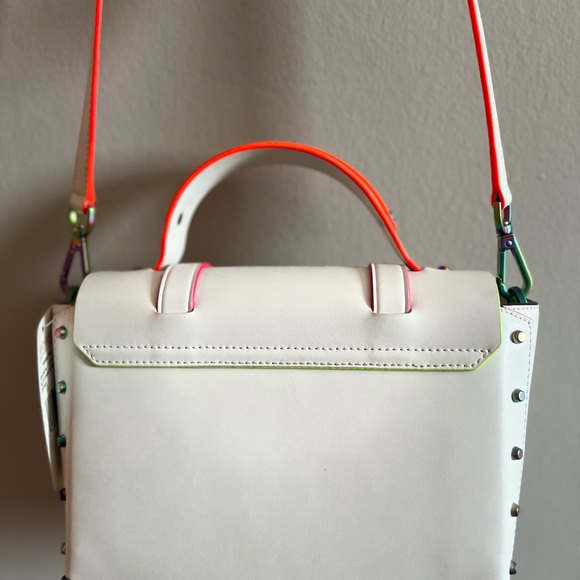 Michael Kors Stylish White Handbag - Picture 6 of 7